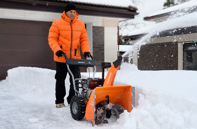Лучшие снегоуборочные машины: в десятки раз эффективнее лопаты  