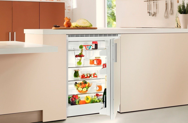 Лучшие встраиваемые холодильники, которые не испортят интерьер кухни  